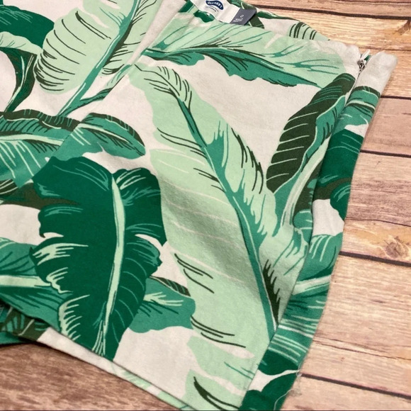 Palm Leaves Shorts - Picture 4 of 5